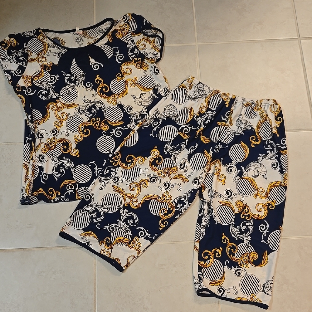 Womens Size Small, Asia, Pajama Set, Navy, Gold, Capri,